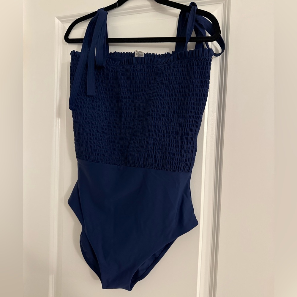 Brand new minnow Women Navy Smocked One-Piece Swimsuit